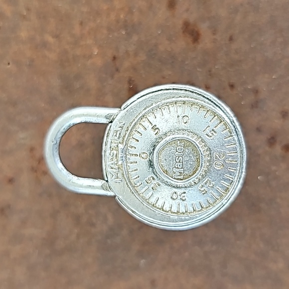 VINTAGE Master Lock Co. Key Fob - Picture 3 of 11